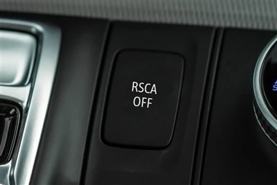 Que signifie RSCA OFF dans une voiture ?
