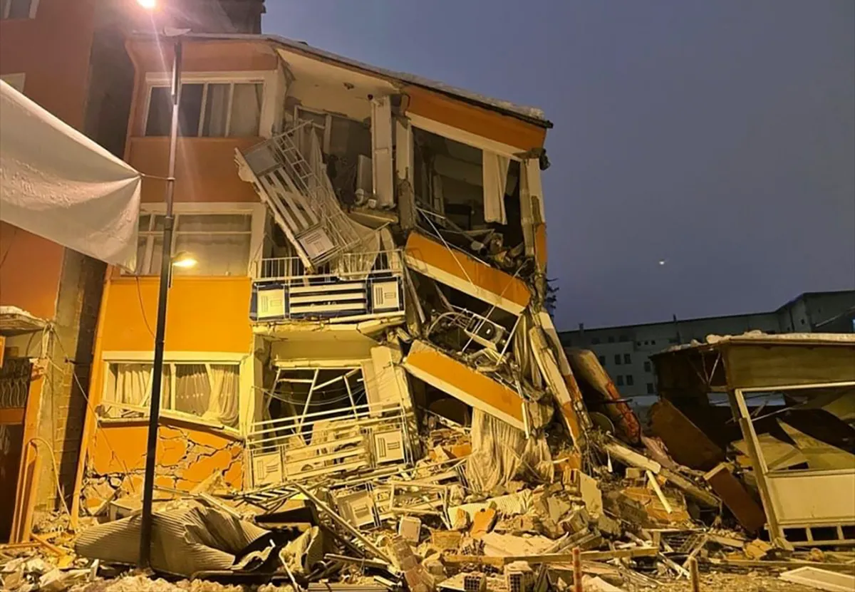 Le sauvetage après le tremblement de terre en Turquie se poursuit pendant prè...
