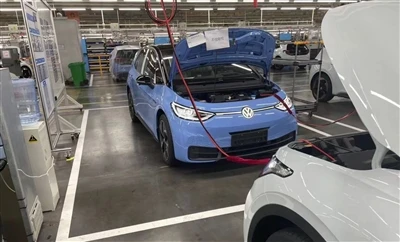 Nouveau logo lumineux : des photos espion de la nouvelle SAIC Volkswagen ID.3...
