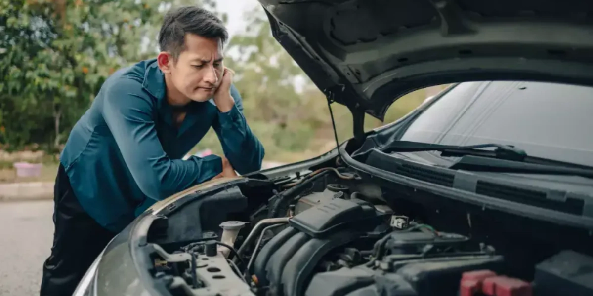 Pourquoi le moteur de ma voiture est-il soudainement plus bruyant qu’avant ?