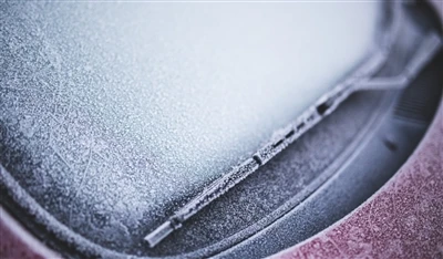 Que dois-je faire si le liquide lave-glace gèle en hiver ?
