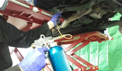 Quel est l’objectif de l’injection de cire dans les cavités dans la construct...