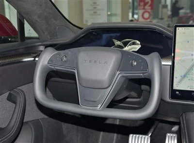 Le nouveau volant à joug de Tesla