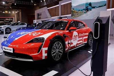 Porsche : la transition vers les véhicules électriques pourrait prendre plus ...