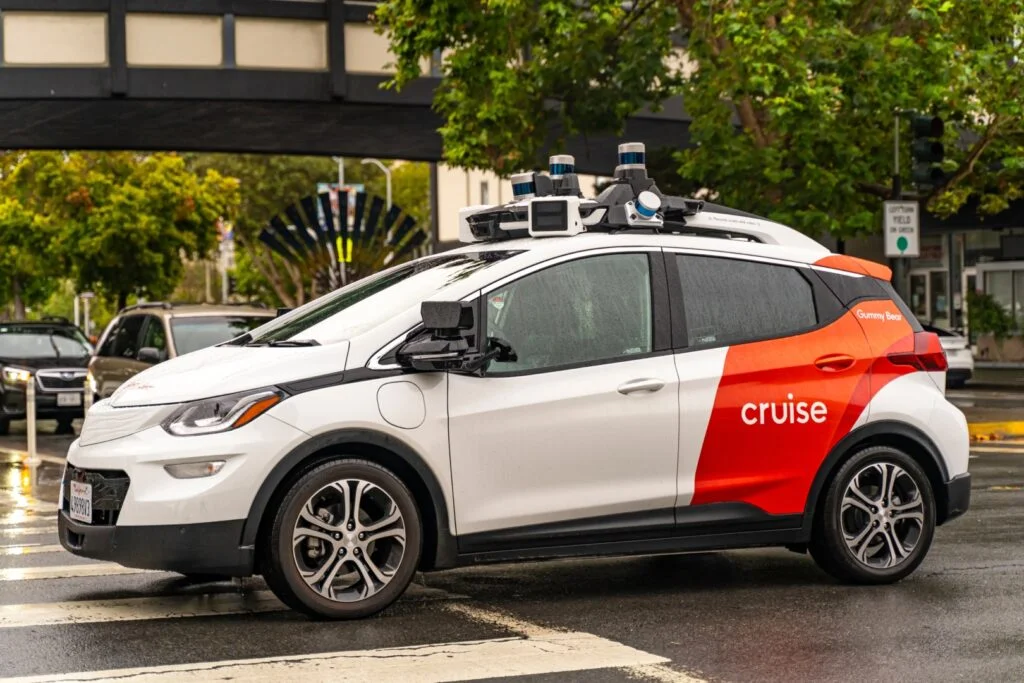 Cruise prévoit de reprendre ses services de conduite entièrement autonome plu...